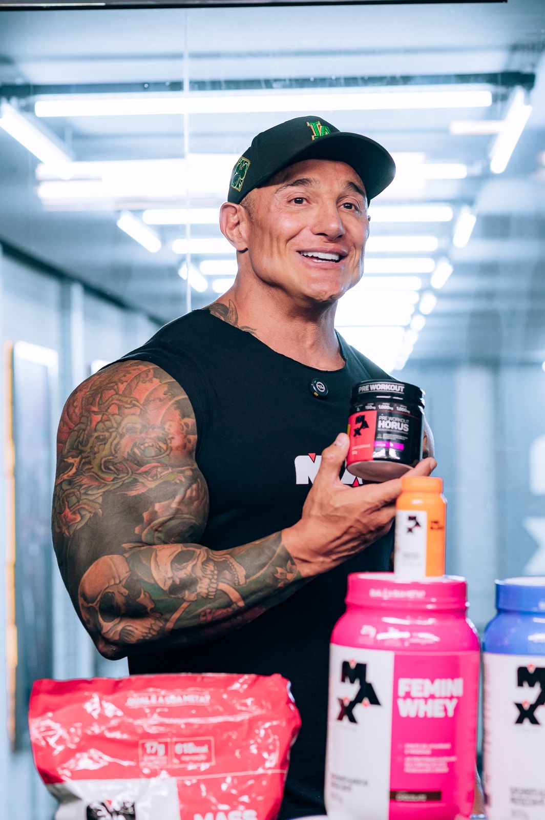 Fabio Giga apresentando os produtos da Max Titanium