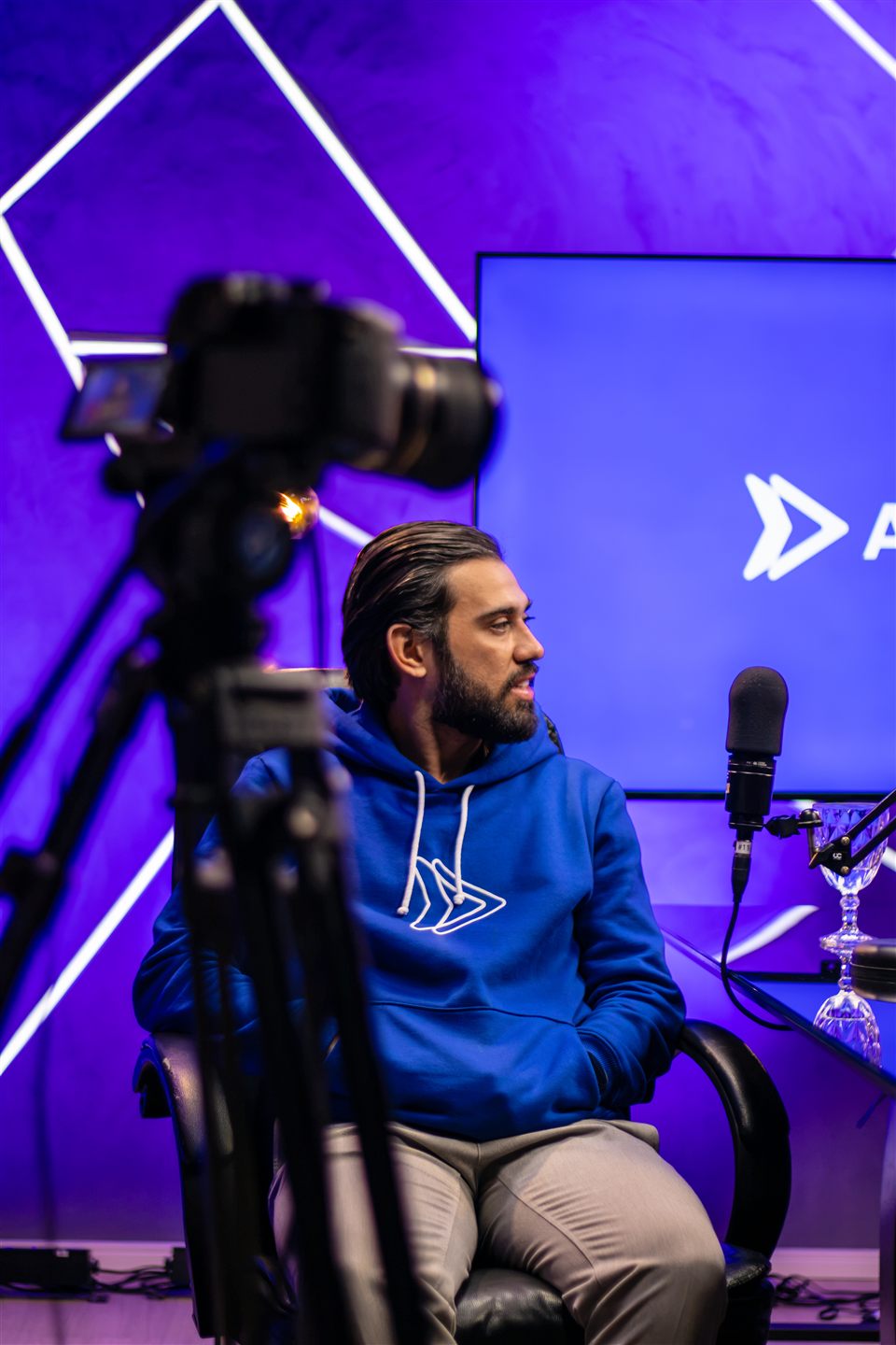 Conversa em estúdio com integrante da Amplify